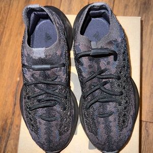 Yeezy adidas boost 380 onyx size 5y